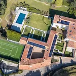 Guesthost - 3-room Apartment, Garden & Pool * 코모