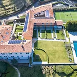 Guesthost - 3-room Apartment, Garden & Pool * 코모