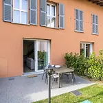 Guesthost - 3-room Apartment, Garden & Pool 아파트 *