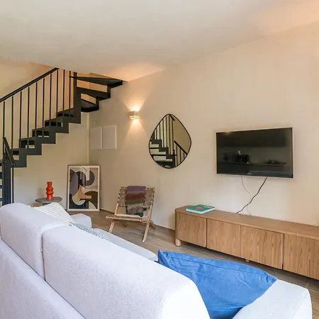Guesthost - 3-room Apartment, Garden & Pool Como