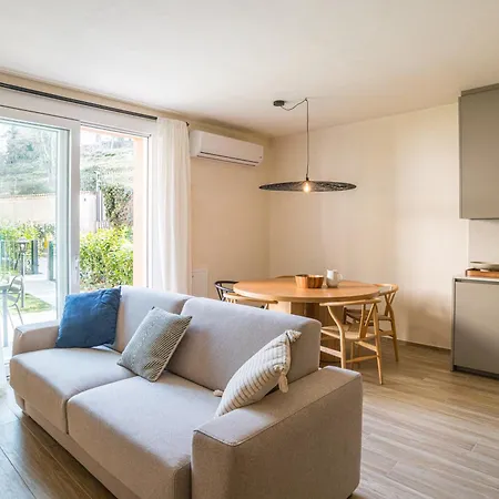 Guesthost - 3-room Apartment, Garden & Pool Lejlighed