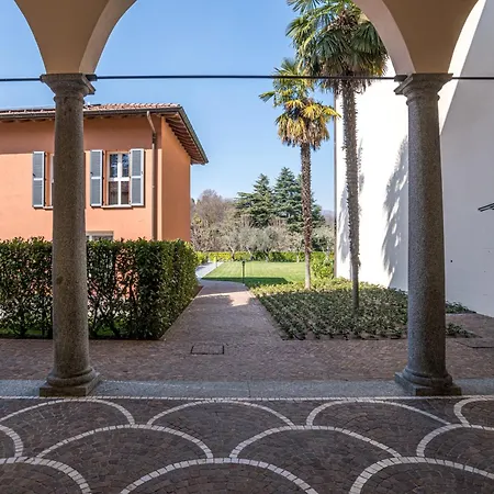 Guesthost - 3-room Apartment, Garden & Pool Lejlighed Como
