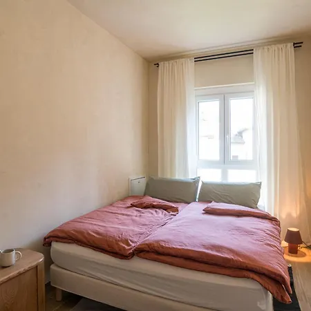 Lejlighed Guesthost - 3-room Apartment, Garden & Pool Como